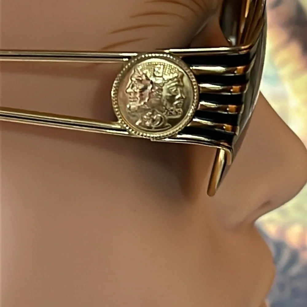 FENDI VINTAGE RARE GOLD SUNGLASSES. UNISEX. THESE ARE IN REALLY GOOD CONDITION. - Picture 8 of 17